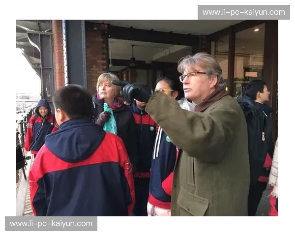 克利夫顿的“魔法”与迪的“锋芒”：一场关于风格与品味的对话